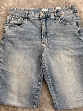 Light Wash Straight Leg Jeans | High Rise | Distressed Style